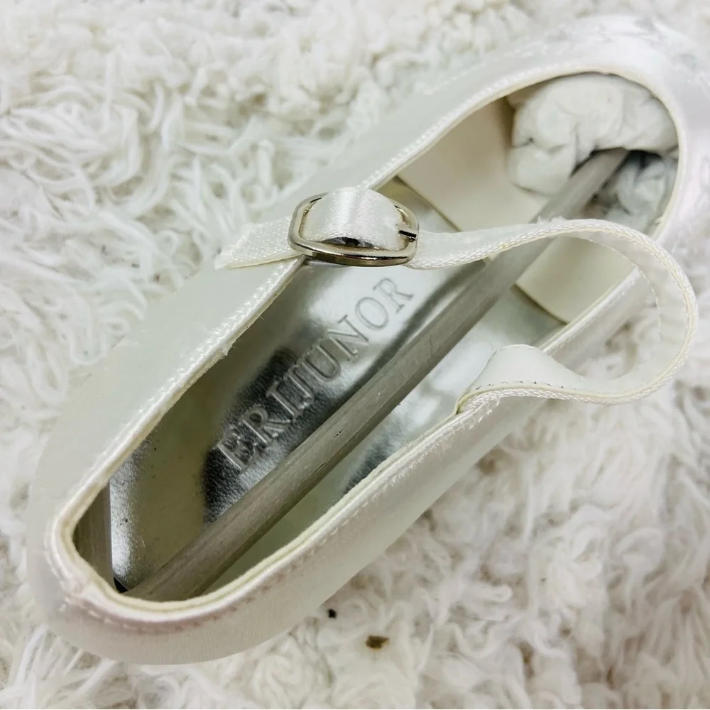 ERIJUNOR White satin Mary Jane Shoes with Floral embroidered Design size 12.5